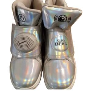 Shoe Beatz Pearlescent Silver Opal Bluetooth Enabled Speaker Shoes Size 4 Girl